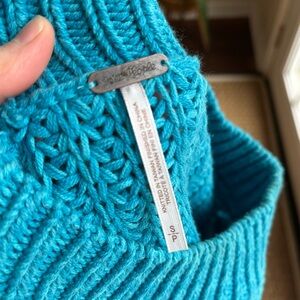 Free People women’s teal/blue knit sweater